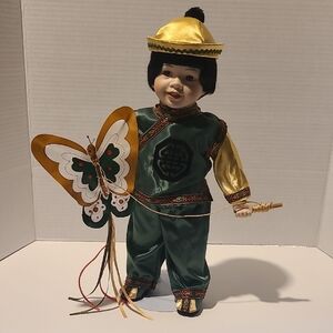 Traditional Asian Doll with Butterfly - Green and Gold